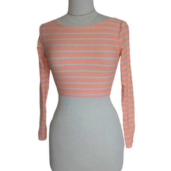 Quintsoul Crop Rashguard Size SMALL Peach Pink And White NWOT* - Picture 2 of 8